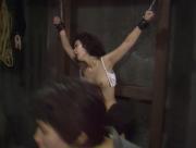 Скриншот №5 для Hako no naka no onna: Shojo ikenie / Женщина в ящике (Masaru Konuma, Nikkatsu) [1985 г., Horror, BDRip]