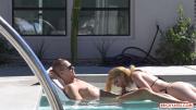 Скриншот №1 для [BrickYates.com] Maddison (BF & GF RELAXING AND HAVING SEX IN THE POOL IN PALM SPRINGS) [2020.12.23, Amateur, Bareback, Blondes, Blowjob, Navy, 1080p]