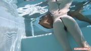 Скриншот №2 для [BrickYates.com] Maddison (BF & GF RELAXING AND HAVING SEX IN THE POOL IN PALM SPRINGS) [2020.12.23, Amateur, Bareback, Blondes, Blowjob, Navy, 1080p]