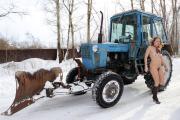 Скриншот №2 для [Nude-in-russia.com] 2021-02-23 Nastia 3 - MTZ-82 Tractor Belarus [Exhibitionism] [2700*1800, 43]