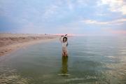 Скриншот №1 для [Nude-in-russia.com] 2021-09-28 Lena W, Katja P - Sunset on the Azov Sea [Exhibitionism] [2700*1800, 60]