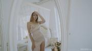 Скриншот №1 для [MetArt.com] 2021-11-16 Janey - Elegant Dream [Nude, Posing, Solo, Glamour] [2160p, HDRip]