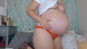 Скриншот №2 для [Manyvids.com] Lanna Amidala - 38 Weeks Pregnant Oiled Belly [2017 г., pregnant, solo, 1080p, WEB-DL]