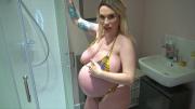 Скриншот №2 для [Manyvids.com] Lily Madison - 9 Months Pregnant Shower [2020 г., pregnant, solo, 1080p, WEB-DL]