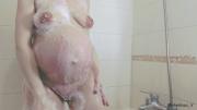 Скриншот №4 для [PornHub.com] - Marvelous V - Horny 40weeks Pregnant Amateur Mommy Taking Shower (PornHub.com) [2020 г., pregnant, solo, 1080p, WEB-DL]
