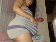 Скриншот №1 для [Chaturbate.com] RenataFuentesx - Huge Belly Camshow [2017 г., pregnant, solo, 720p, Upscale]