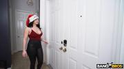 Скриншот №1 для [BigTitsRoundAsses.com / BangBros.com] Macey Jade - Marcey Gets Holiday Wood [2020.12.19, All Sex, Big Tits, 2160p]