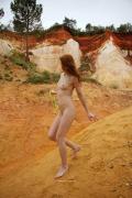 Скриншот №5 для [Nude-in-russia.com] 2022-05-10 Atisha - LE SENTIER DES OCRES A ROUSSILLON [Exhibitionism] [2700*1800, 72]