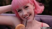 Скриншот №1 для [TushyRaw.com] Evie Rees - Wild Pink (10-08-2022) [2022, Anal, Blowjob, Bubble Butt, Colored Hair, Gonzo, Hardcore, Small Tits, 2160p]