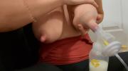 Скриншот №10 для [Manyvids.com] Bumpinbaccas - Pumping 18 Oz And Swallowing It All [2022 г., solo, lactation, breast pump, 1080p, SiteRip]