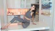 Скриншот №3 для [Cosmid.net] Eva Francine - On the Kitchen Counter [2022-12-16, Brunette, Natural Tits, Solo, Barefeet, Undressing, 1080p, SiteRip]