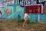Скриншот №2 для [Nude-In-Russia.com] 2023-05-30 Valentina K - The wall [Solo,,Posing,Exhibitionism] [2700*1800, 36 фото]